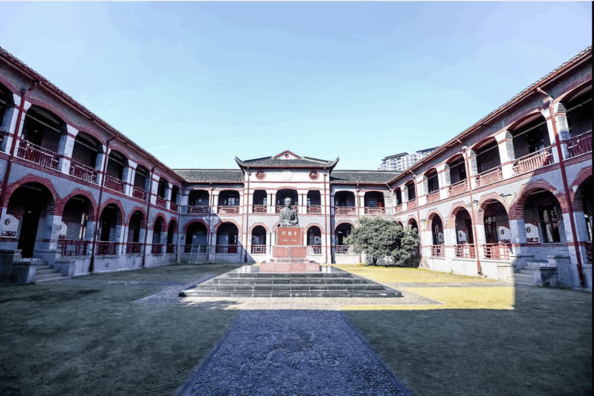 武汉商铺夹层与楼板增设的结构安全评估